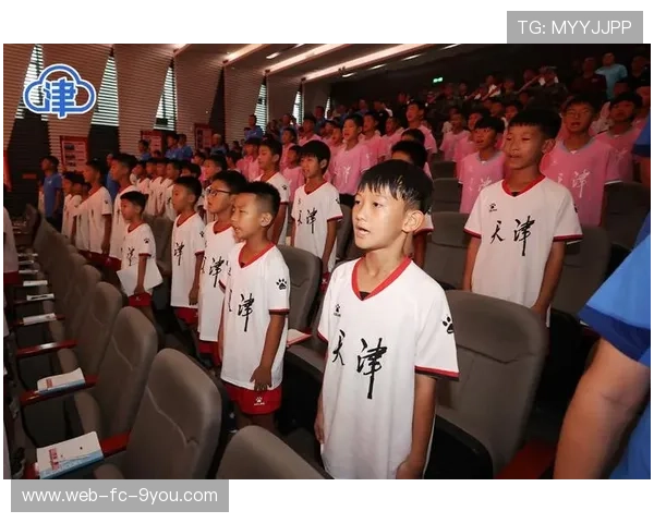 “青少年足球训练营新体系全面启用，激发足球梦想”，青少年足球培训班