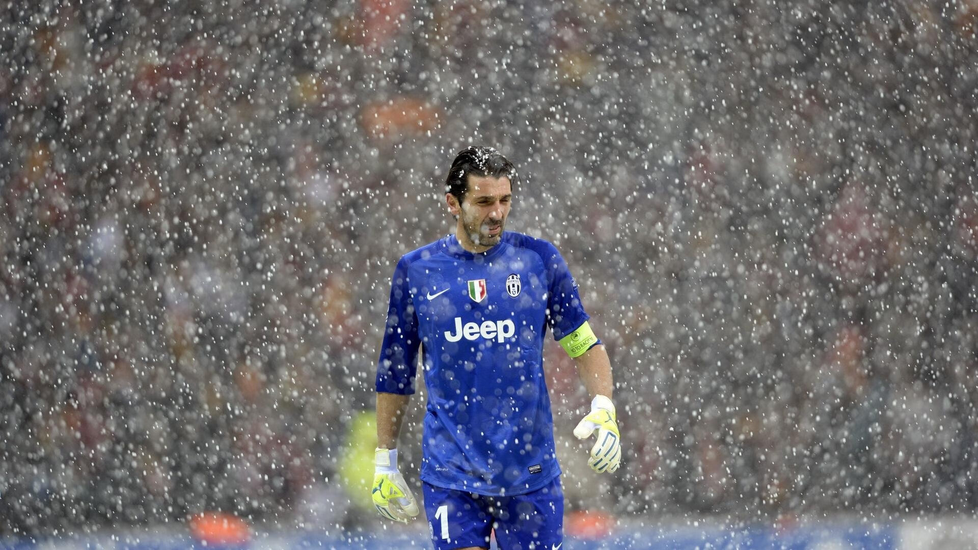 五大联赛传球线路设计决定组织效率，五大联赛比赛用球