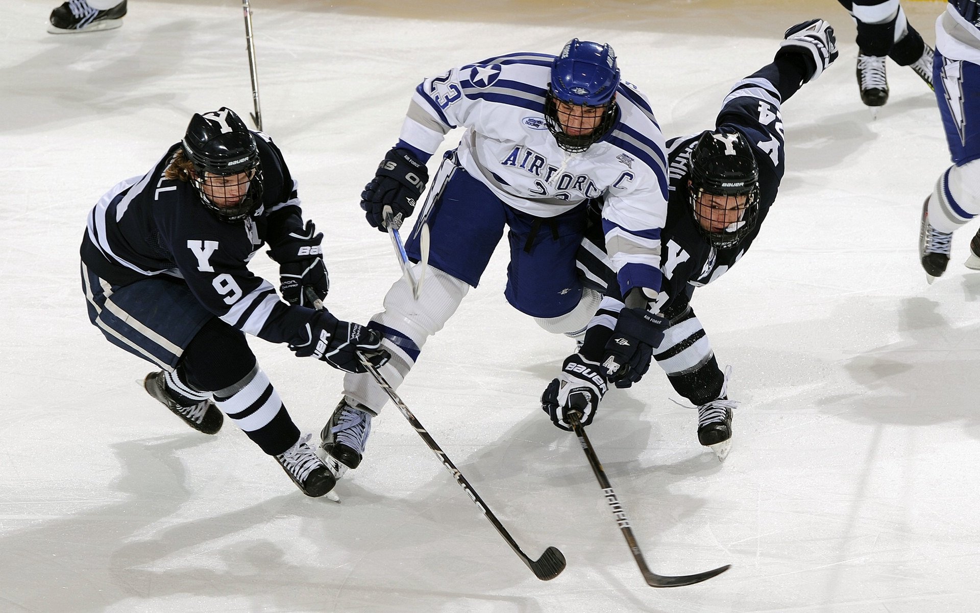 以色列发动空袭：首都烈焰燃起，以色列空袭提前通知